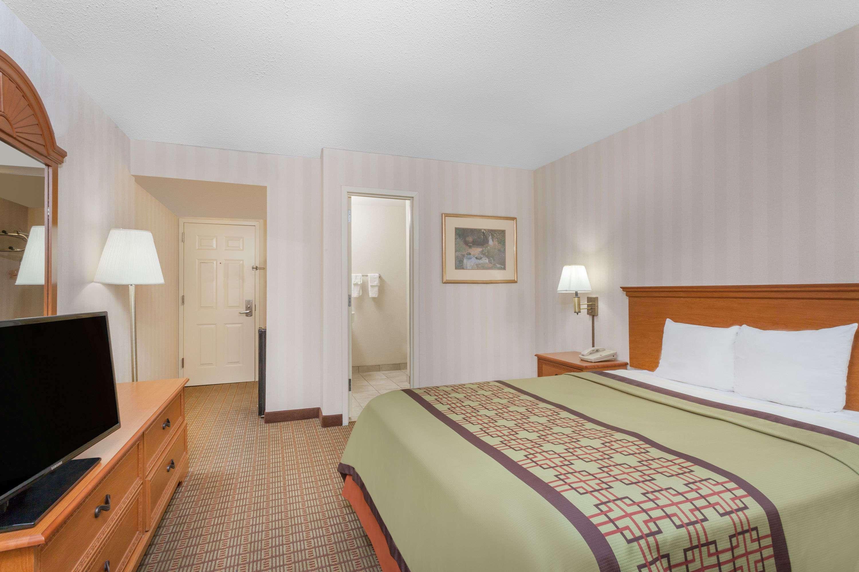 Days Inn By Wyndham Albany Suny Exterior photo