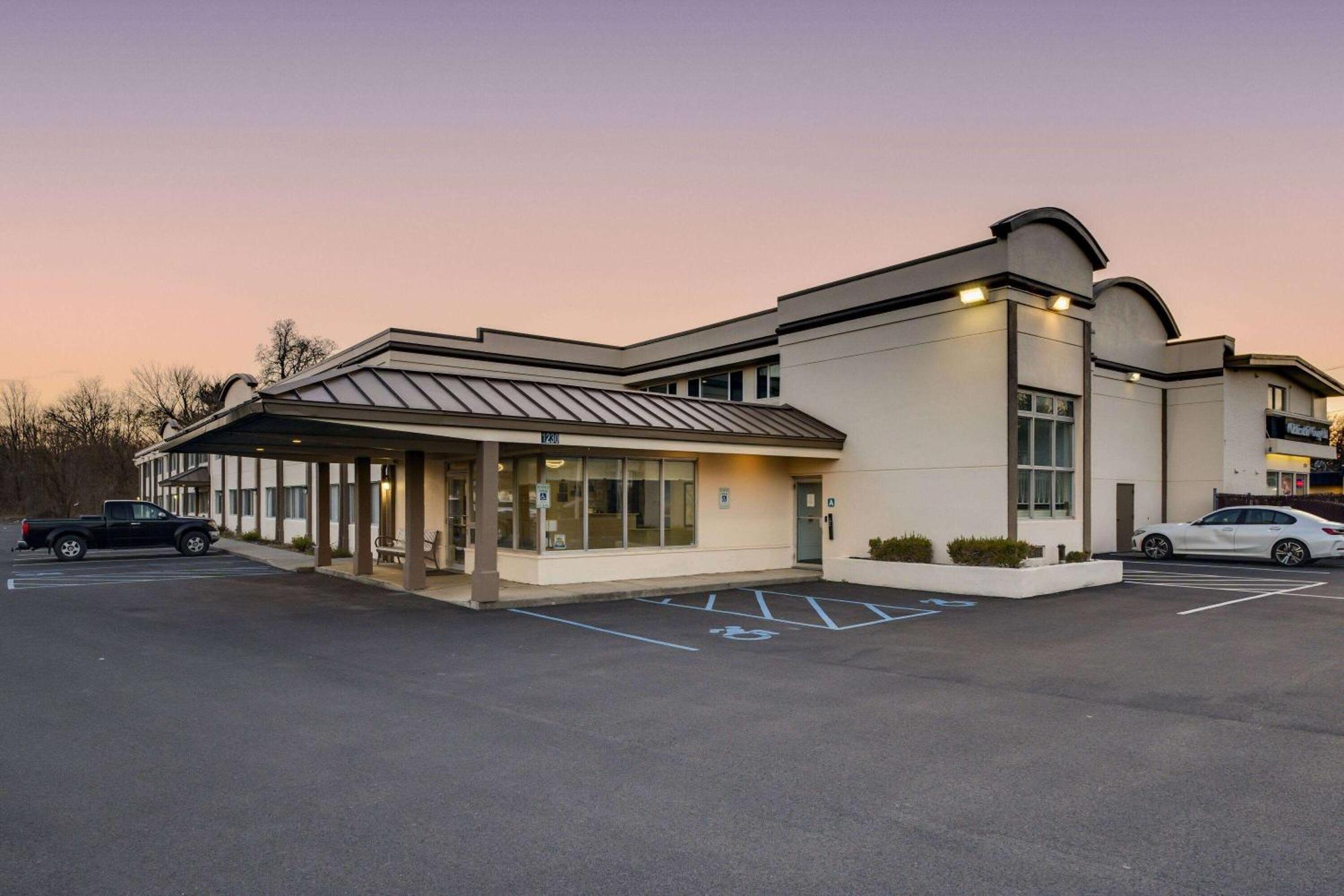 Days Inn By Wyndham Albany Suny Exterior photo